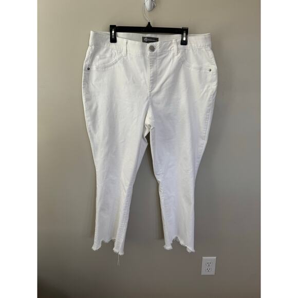 NWOT Democracy Scallop Hem Barely Boot Jeans in White SZ 18W - Picture 4 of 6